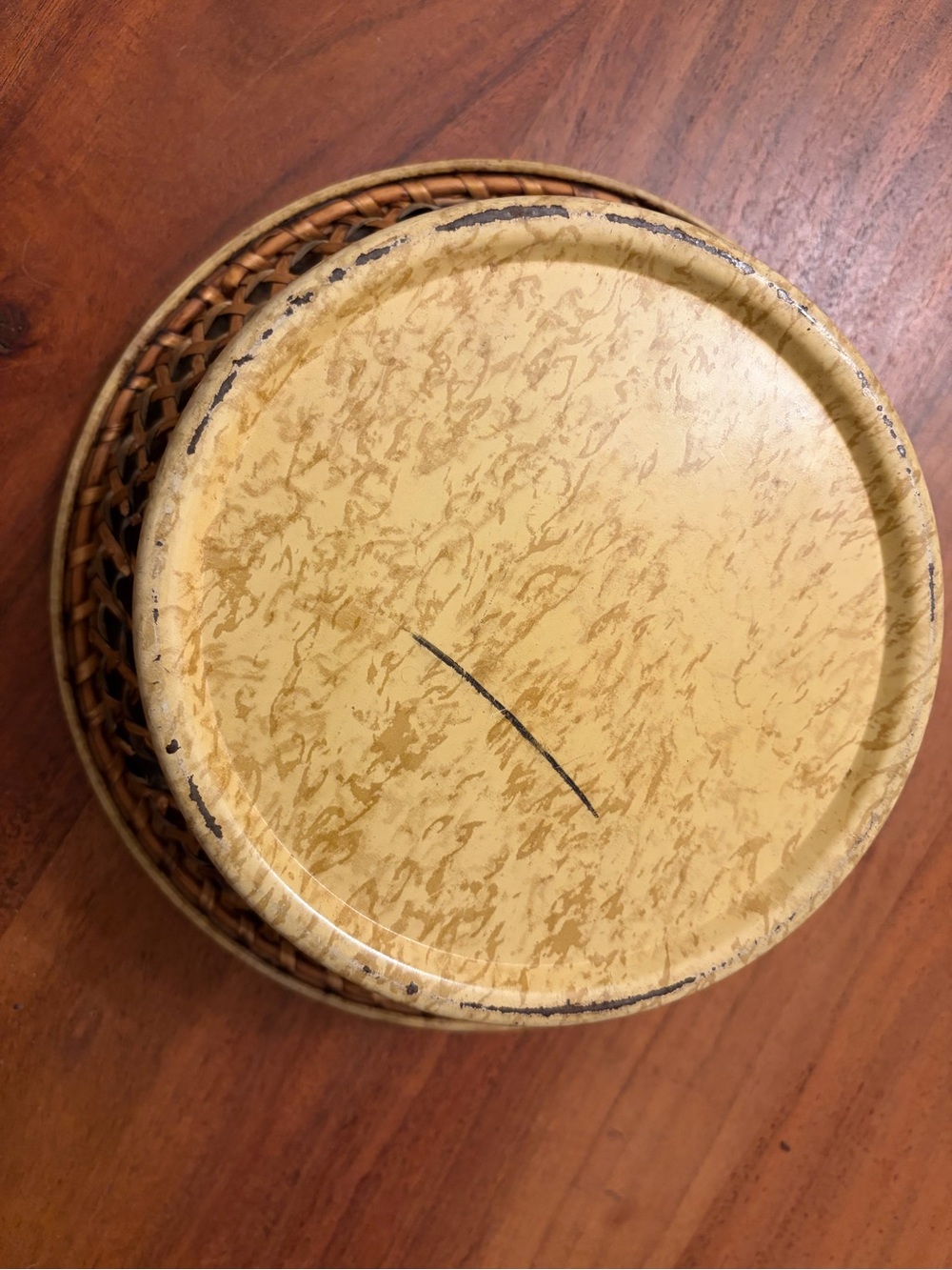 Vintage woven basket with central blue butterfly medallion - Picture 2 of 5